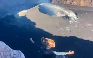 Fin de semana largo: cientos de turistas invaden la ruta de senderismo del monte Raung por Sumberwringin