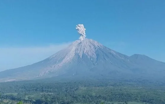 Aktivitas Vulkanik Semeru Meningkat, Pakar UGM Ingatkan Risiko Banjir Lahar yang Mengancam