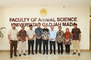 Mejorando la bioseguridad ganadera, la Facultad de Zootecnia de la UGM explora pruebas de tecnología desinfectante japonesa