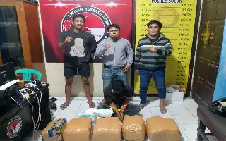 Accidente de tráfico en Solok termina con el hallazgo de 25 kilos de marihuana en el maletero de un coche