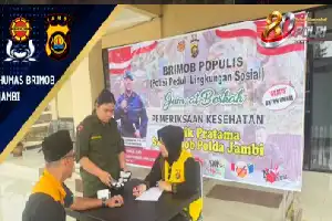 Demostrando compromiso social, la Unidad Brimob de la Policía de Jambi ofrece servicios de salud gratuitos