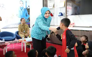 Fomentando el carácter desde temprana edad, el TP-PKK de Babel educa a estudiantes de primaria sobre alfabetización y salud dental
