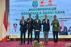 Presidente del KONI Central y Gobernador de Papúa Occidental del Suroeste Impulsan Sinergia para el Desarrollo de Atletas de Clase Mundial