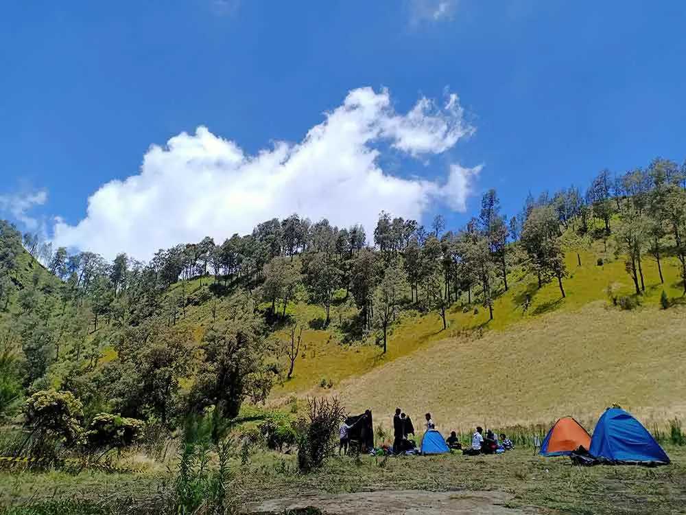 Hormati Perayaan Hari Raya Karo, Jalur Pendakian Gunung Semeru Ditutup Sementara