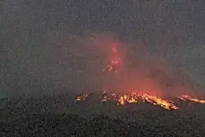 Aktivitas Gunung Merapi: Tercatat 11 Kali Guguran Lava Pijar di Sektor Barat