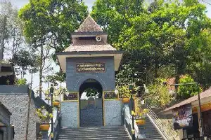 Meluruskan Stigma Gunung Kawi: Menbud Fadli Zon dan Pengelola Tekankan Nilai Sejarah dan Budaya