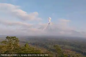Mount Semeru Erupts Again, Residents Urged to Beware of Pyroclastic Flows
