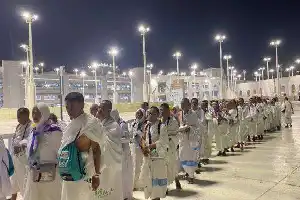 El Parlamento Indonesio Impulsa la Reforma de Salud para el Hajj 2027: La Capacitación Médica Será Requisito Indispensable de Salida