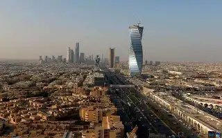 Dampak Geopolitik Selat Hormuz: Perusahaan Arab Hadapi Kesenjangan Kinerja Ekonomi