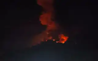 Mount Karangetang Erupts, Sitaro BPBD Warns Residents to Watch for Lahar Flows