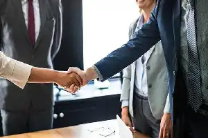 PT Pudjiadi & Sons Tbk vende activo de terreno en Bali valorado en 89.800 millones de rupias para expansión comercial