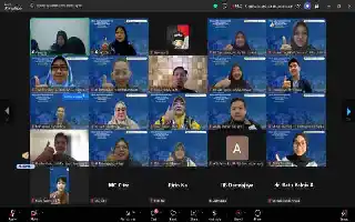 Para mejorar la relevancia de sus graduados, el Programa de Negocios Digitales del IIB Darmajaya evalúa su plan de estudios con la industria