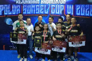 Fomentando la regeneración de atletas, Ratu Dewa invita a la Gen Z de Palembang a practicar bádminton