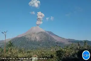 Aktivitas Vulkanik Meningkat, Badan Geologi Tetapkan Zona Steril 5 Km di Gunung Lewotobi Laki-Laki