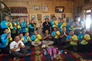 Tras el incendio en Kasepuhan Ciptamulya, el Hospital Regional Sekarwangi despliega un equipo médico y distribuye ayuda