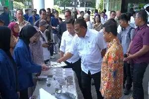 Supporting Sustainable Development, Minister of Environment Praises Environmental Management Innovations Created by ITS